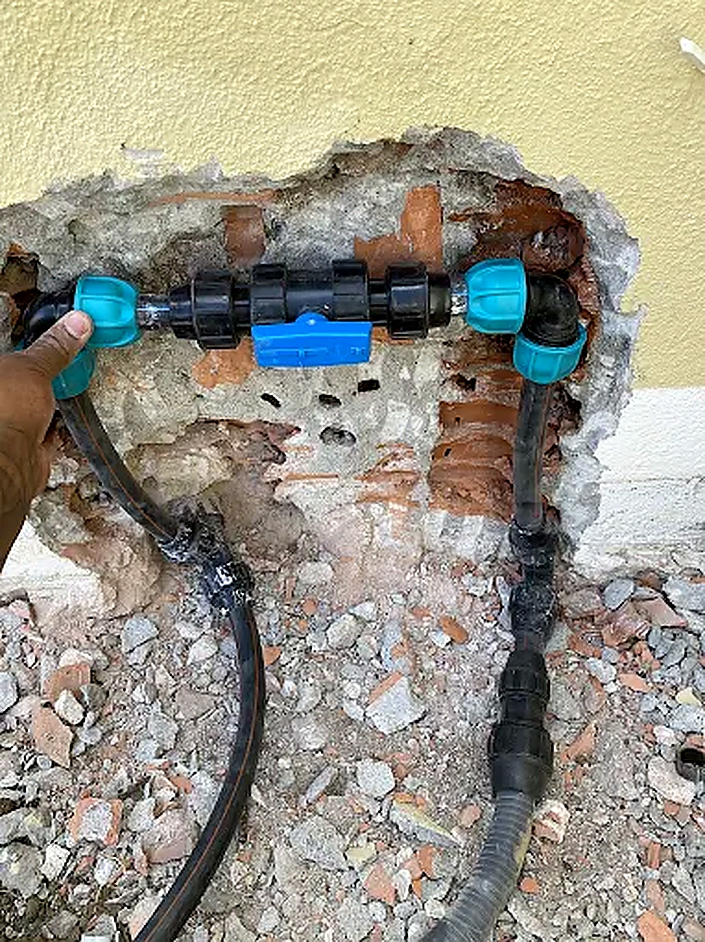 Reparação exterior de ligação hidráulica executada pela Tectubos